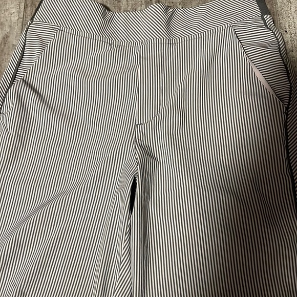 2 pairs of Athleta pants - sized 6 - very comfortable - Picture 2 of 10
